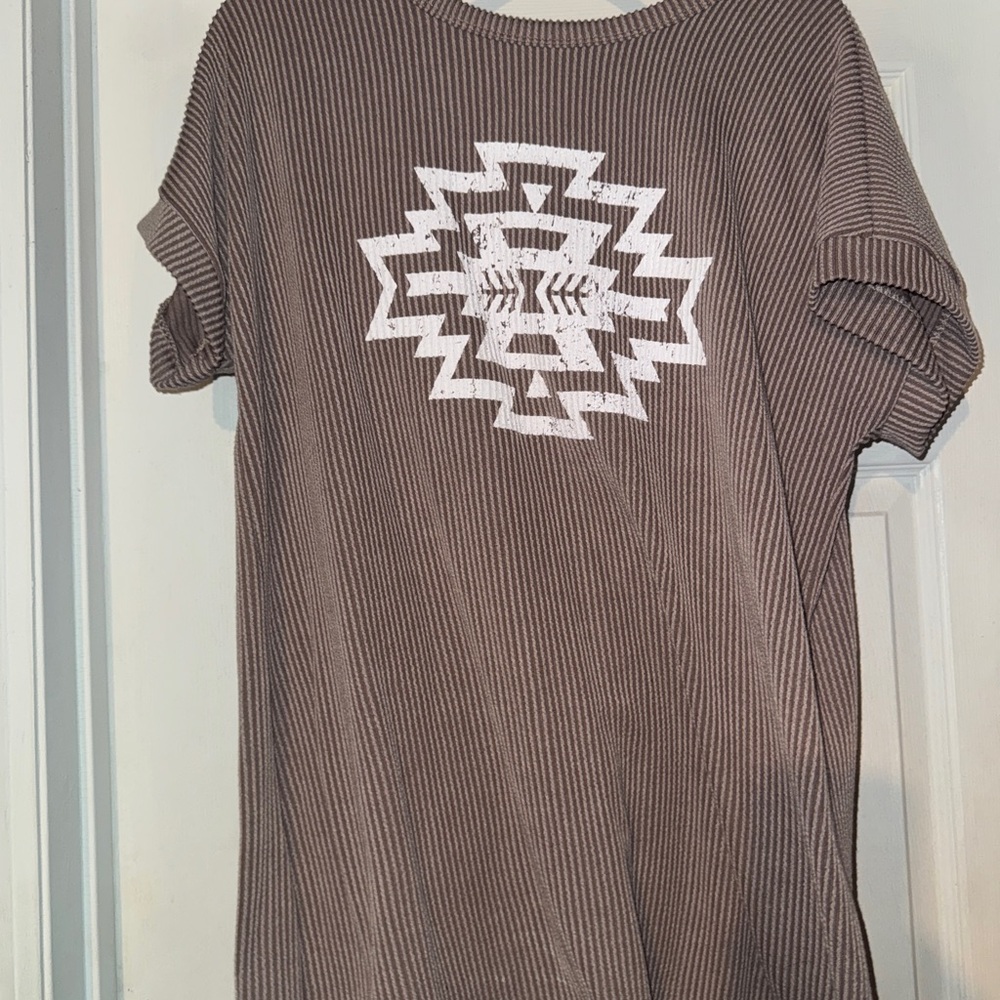 HEIMISH USA Brown and White Geometric Short Sleeve Top